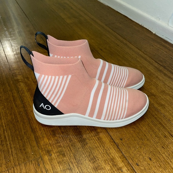 ADNO Sock Sneakers - Picture 2 of 6
